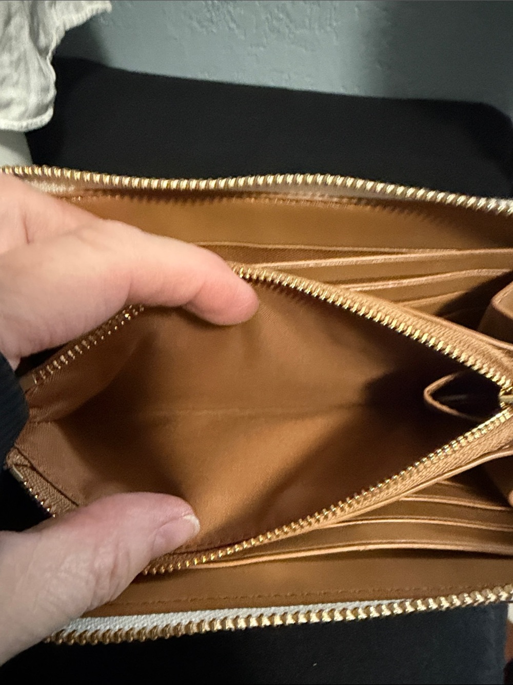 COACH Pebbled Leather Wristlet in Cream with Gold Logo - Picture 4 of 7